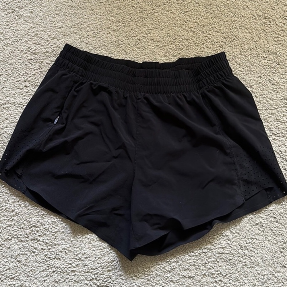 Athleta Girl Heart The Hustle 2.5” Shorts Size Large/12 EUC